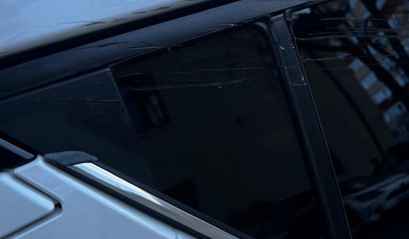 
								Toyota CH-R 2018, 1.8 hibrid, km 98778 tot ecranul									