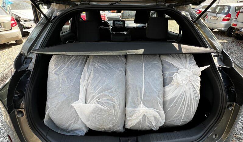 
								Toyota Yaris Cross, 2024 1.5HYB, km 26203 tot ecranul									