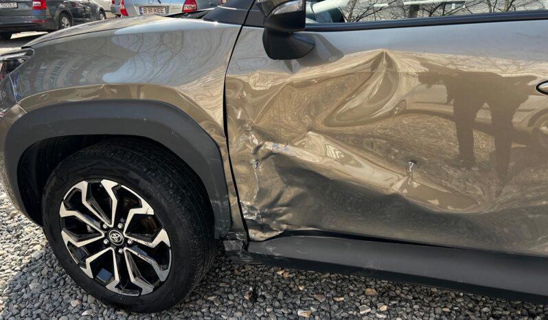 
								Toyota Yaris Cross, 2024 1.5HYB, km 26203 tot ecranul									