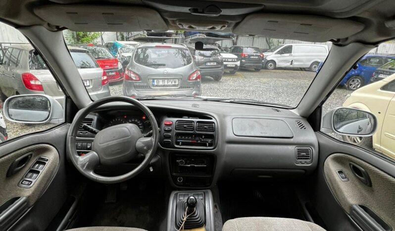 
								Suzuki Grand Vitara, an 2000, 2.5 benzina tractiune integrala km 258874, cutie manuala tot ecranul									
