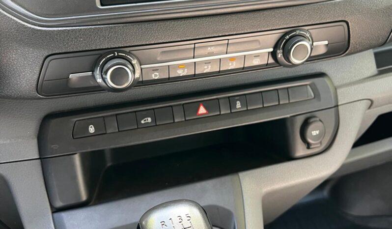 
								Toyota Proace, 2018, 2.0 diesel, manuala km 126604 tot ecranul									