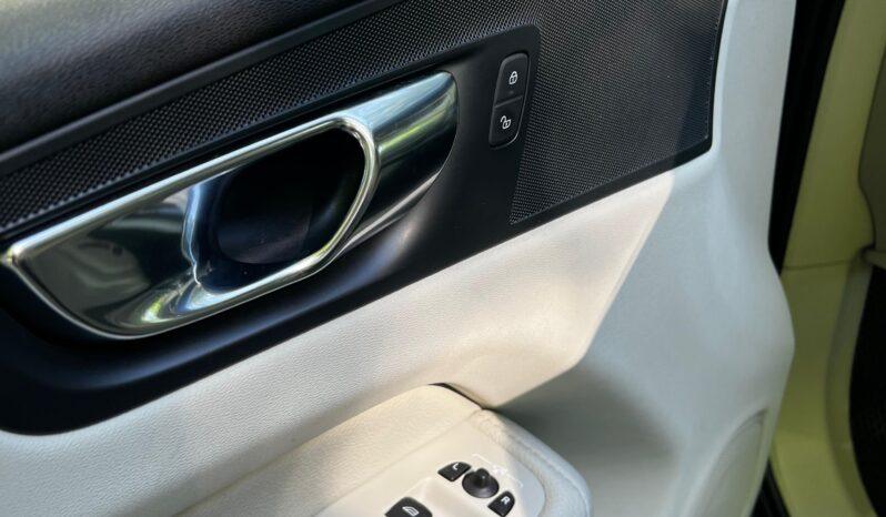 
								Volvo XC60 T8 Twin Engine 2019 2.0 plug in hybrid 93869 km tot ecranul									